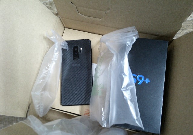 スマホを梱包する